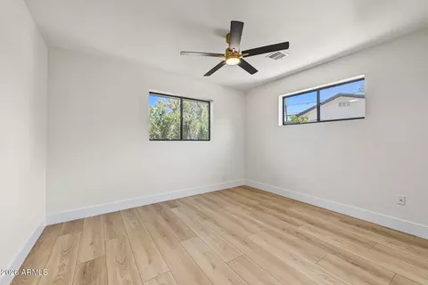 Bedroom - 1330 E Catalina Dr, Phoenix, AZ 85014 photo 6 of 7