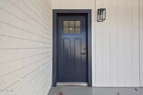 Exterior - 1330 E Catalina Dr, Phoenix, AZ 85014 photo 5 of 9