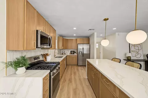 Kitchen - 1330 E Catalina Dr, Phoenix, AZ 85014 photo 2 of 5