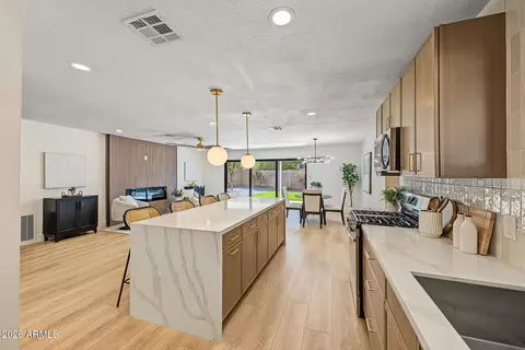 Kitchen - 1330 E Catalina Dr, Phoenix, AZ 85014 photo 4 of 5