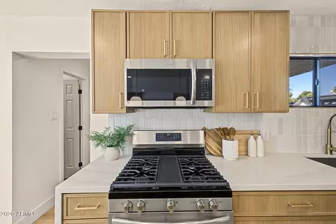 Kitchen - 1330 E Catalina Dr, Phoenix, AZ 85014 photo 5 of 5