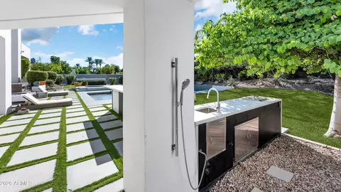 Exterior - 4627 E Sanna St, Phoenix, AZ 85028 photo 8 of 9