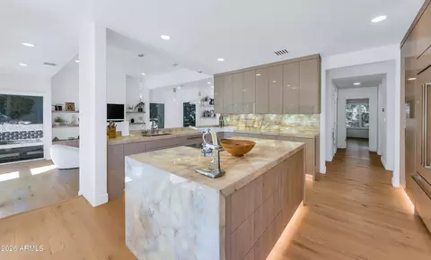 Kitchen - 4627 E Sanna St, Phoenix, AZ 85028 photo 4 of 5