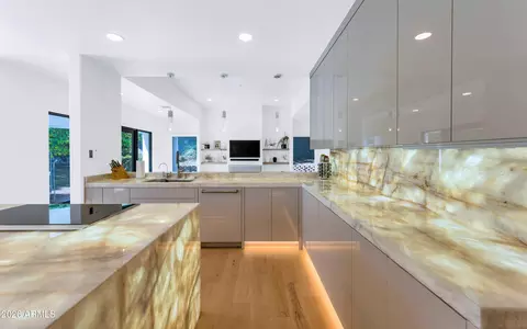 Kitchen - 4627 E Sanna St, Phoenix, AZ 85028 photo 2 of 5