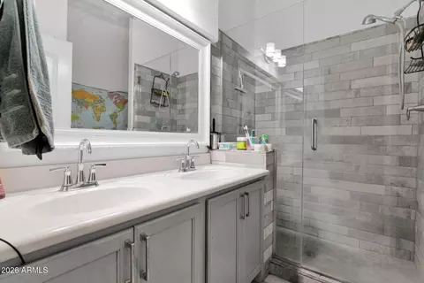 Bath - 3102 W Eagle Claw Dr, Phoenix, AZ 85086 photo 4 of 4