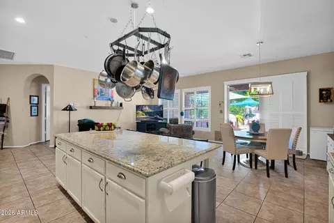 Kitchen - 3102 W Eagle Claw Dr, Phoenix, AZ 85086 photo 5 of 7