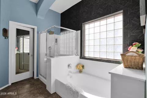 Bath - 3102 W Eagle Claw Dr, Phoenix, AZ 85086 photo 1 of 4