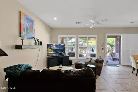 Living - 3102 W Eagle Claw Dr, Phoenix, AZ 85086 photo 1 of 3