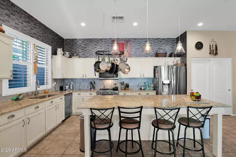 Kitchen - 3102 W Eagle Claw Dr, Phoenix, AZ 85086 photo 2 of 7