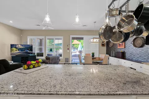 Kitchen - 3102 W Eagle Claw Dr, Phoenix, AZ 85086 photo 6 of 7