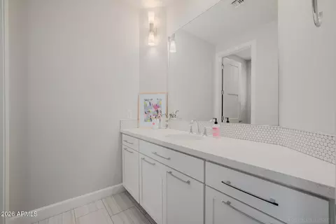 Bath - 2665 E Hummingbird Way, Gilbert, AZ 85297 photo 7 of 9