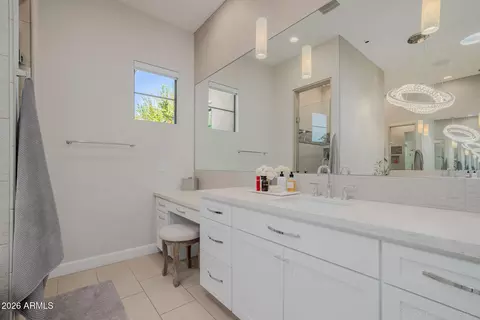 Bath - 2665 E Hummingbird Way, Gilbert, AZ 85297 photo 4 of 9