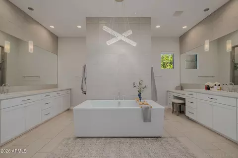 Bath - 2665 E Hummingbird Way, Gilbert, AZ 85297 photo 2 of 9