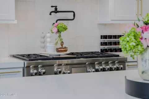 Kitchen - 2665 E Hummingbird Way, Gilbert, AZ 85297 photo 4 of 6