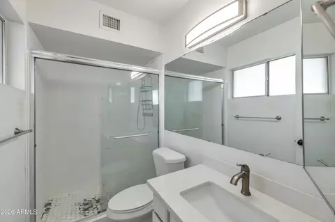 Bath - 749 E Montebello Ave #229, Phoenix, AZ 85014 photo 2 of 2