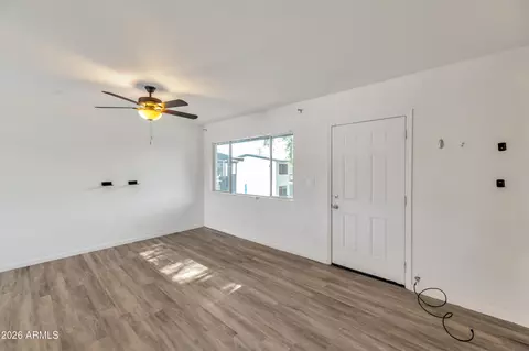 Living - 749 E Montebello Ave #229, Phoenix, AZ 85014 photo 3 of 4