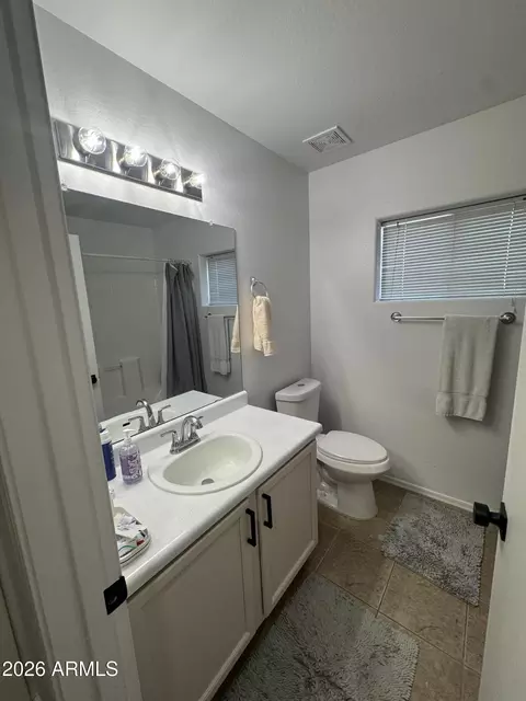 Bath - 2739 E Beverly Ln, Phoenix, AZ 85032 photo 1 of 4