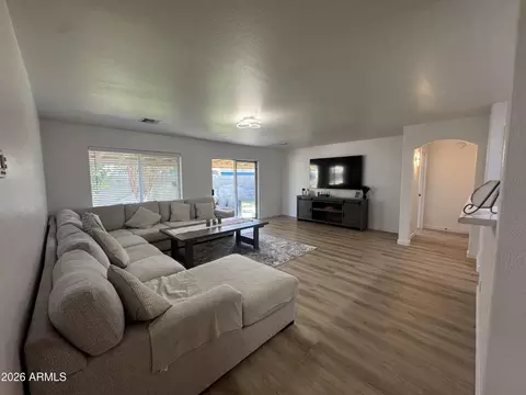 Living - 2739 E Beverly Ln, Phoenix, AZ 85032 photo 2 of 4
