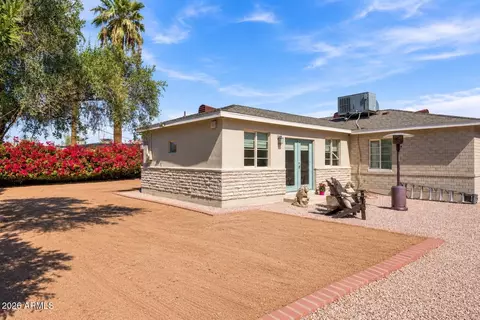 Exterior - 4002 N 32nd Pl, Phoenix, AZ 85018 photo 2 of 5