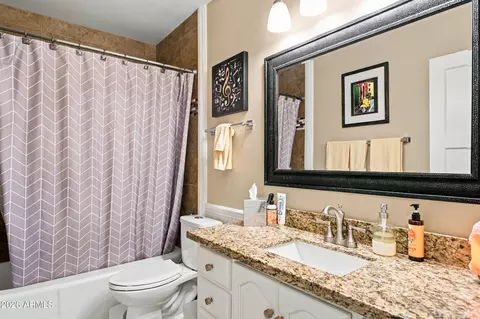 Bath - 4002 N 32nd Pl, Phoenix, AZ 85018 photo 1 of 2