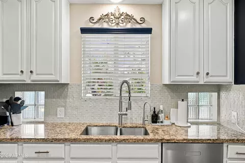Kitchen - 4002 N 32nd Pl, Phoenix, AZ 85018 photo 2 of 2