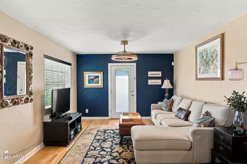 Living - 4002 N 32nd Pl, Phoenix, AZ 85018 photo 2 of 2