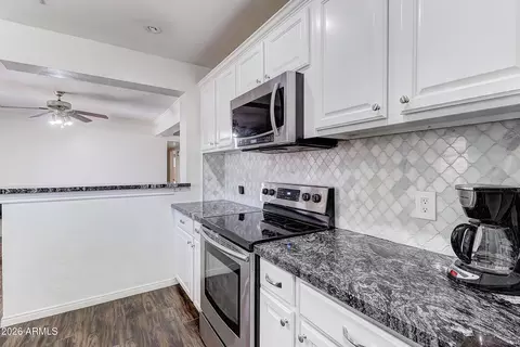 Kitchen - 1802 E Missouri Ave, Phoenix, AZ 85016 photo 4 of 7