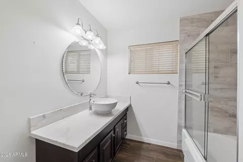 Bath - 1802 E Missouri Ave, Phoenix, AZ 85016 photo 3 of 5