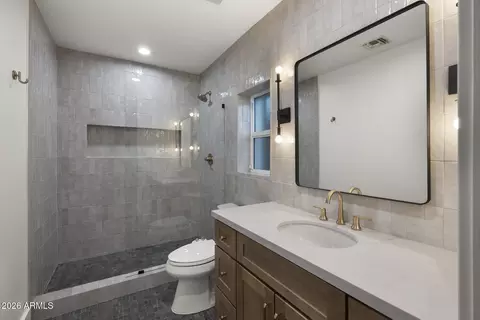 Bath - 4202 N 33rd St, Phoenix, AZ 85018 photo 5 of 6