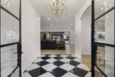 Entry Way - 4202 N 33rd St, Phoenix, AZ 85018 photo 1 of 3