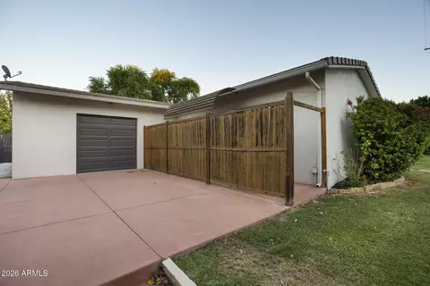 Exterior - 4202 N 33rd St, Phoenix, AZ 85018 photo 6 of 9
