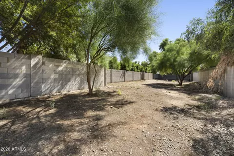 Exterior - 4202 N 33rd St, Phoenix, AZ 85018 photo 8 of 9