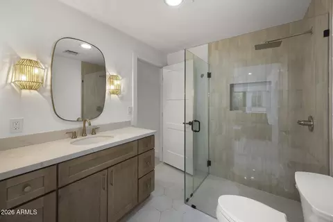 Bath - 4202 N 33rd St, Phoenix, AZ 85018 photo 6 of 6