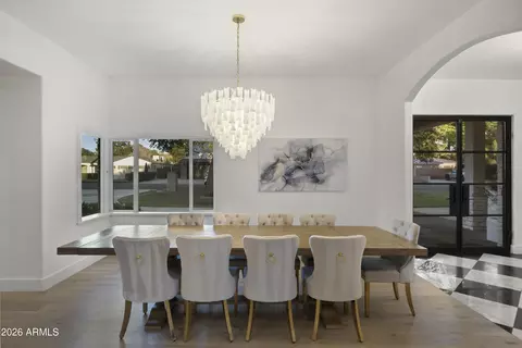 Dining - 4202 N 33rd St, Phoenix, AZ 85018 photo 2 of 4