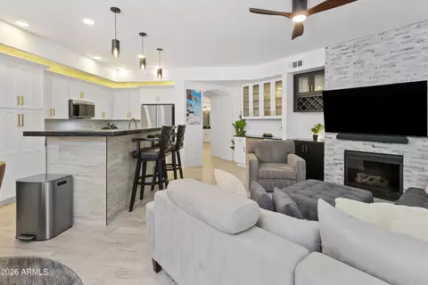 7601 E Indian Bend Rd #1017, Scottsdale, AZ 85250