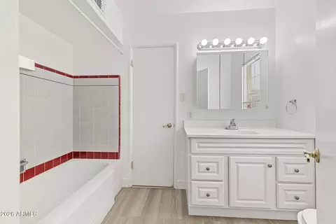Bath - 4518 N 9th Ave, Phoenix, AZ 85013 photo 2 of 3