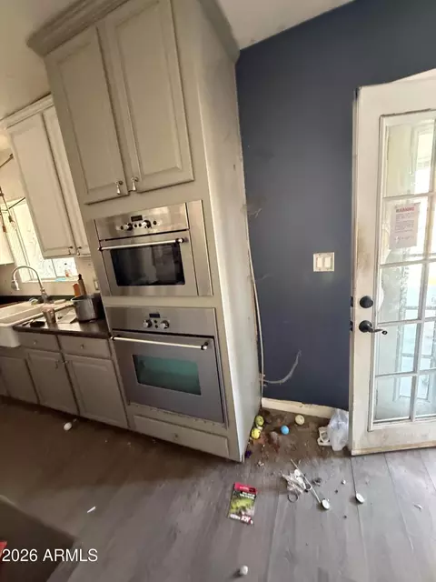 Kitchen - 7102 N 17th Dr, Phoenix, AZ 85021 photo 2 of 5