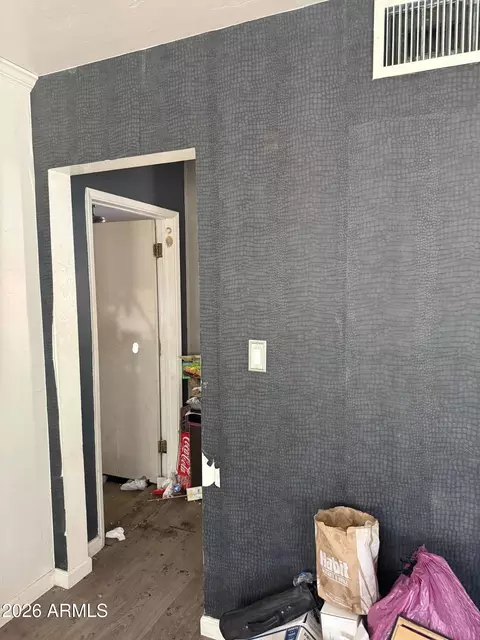 Entry Way - 7102 N 17th Dr, Phoenix, AZ 85021 photo 3 of 10