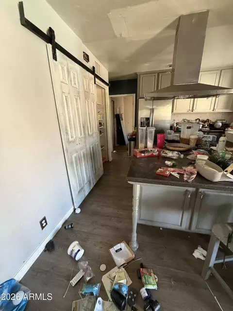 Entry Way - 7102 N 17th Dr, Phoenix, AZ 85021 photo 5 of 10