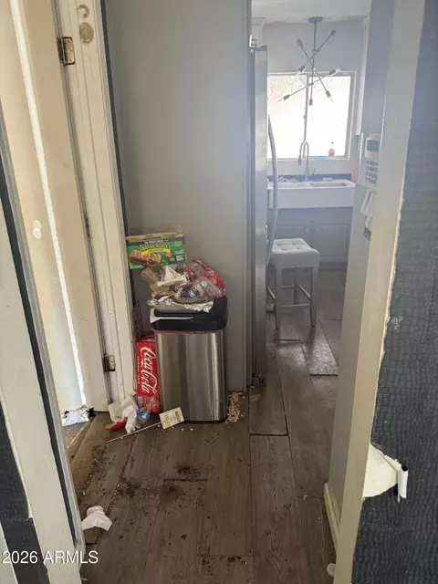 Entry Way - 7102 N 17th Dr, Phoenix, AZ 85021 photo 4 of 10