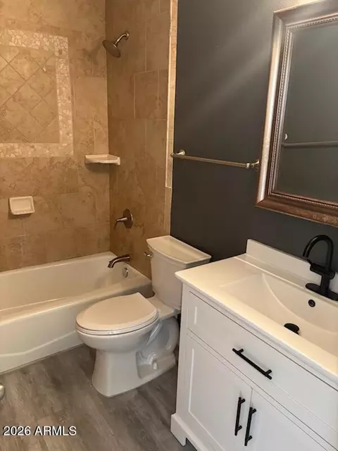 Bath - 3876 N 30th St, Phoenix, AZ 85016 photo 3 of 3