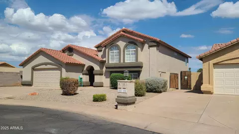 Exterior - 1002 E Hearne Way, Gilbert, AZ 85234 photo 3 of 8
