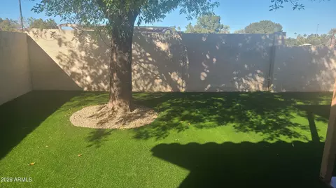 Exterior - 1002 E Hearne Way, Gilbert, AZ 85234 photo 6 of 8