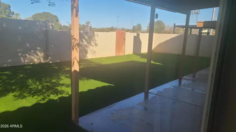 Exterior - 1002 E Hearne Way, Gilbert, AZ 85234 photo 7 of 8