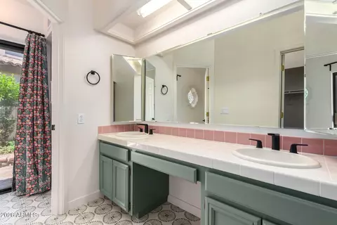 Bath - 4850 E Paseo Way, Phoenix, AZ 85044 photo 1 of 3