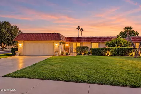 9501 W Oak Ridge Dr, Sun City, AZ 85351