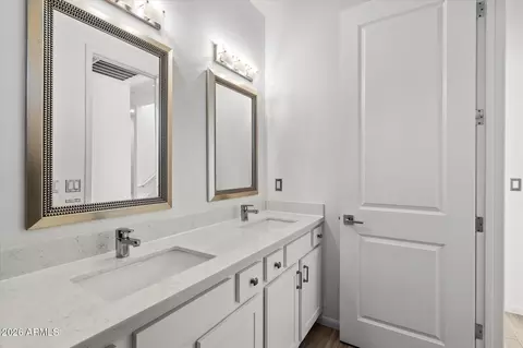 Bath - 4024 E Oak St, Phoenix, AZ 85008 photo 3 of 3