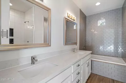 Bath - 4024 E Oak St, Phoenix, AZ 85008 photo 2 of 3