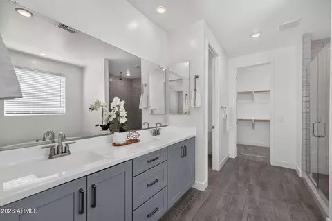 Bath - 9654 E Rainbow Ave, Mesa, AZ 85212 photo 2 of 5