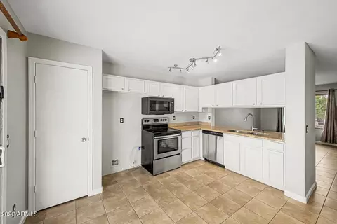 Kitchen - 1262 W Diamond Ave, Apache Junction, AZ 85120 photo 2 of 2